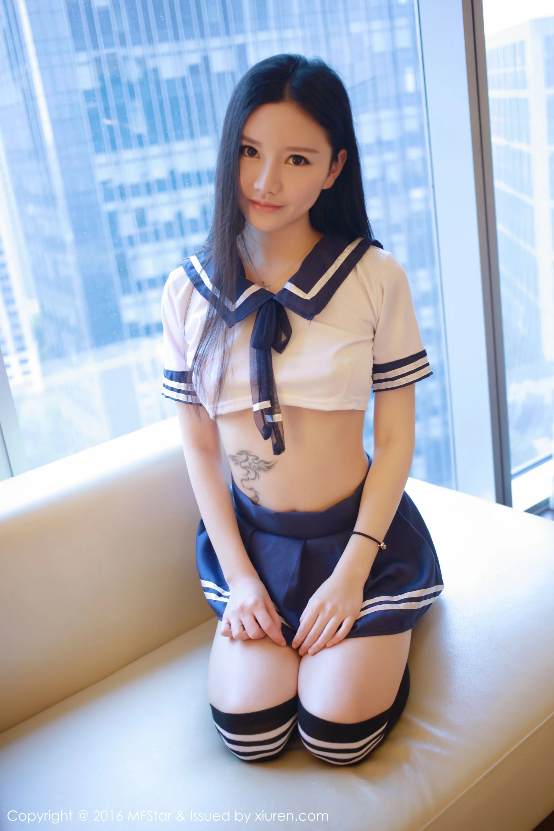 空姐優雅戶外寫真 - 雨季自信風格展現精選 - 3