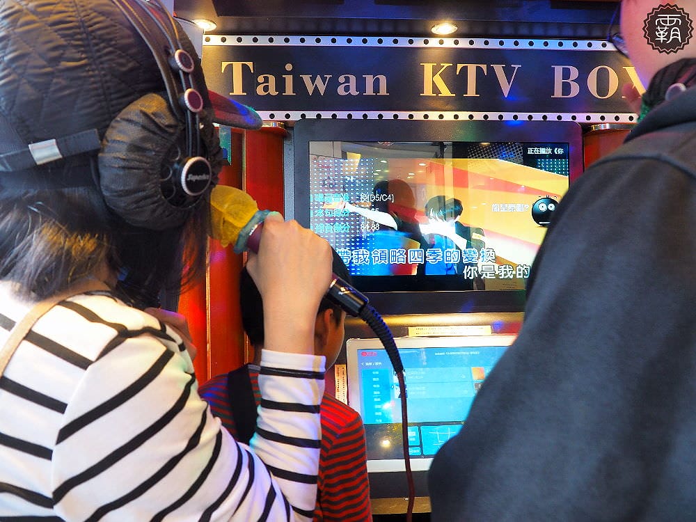台中東區迷你KTV，新時代購物中心旁，小空間大樂趣，兩人歡唱不打烊！