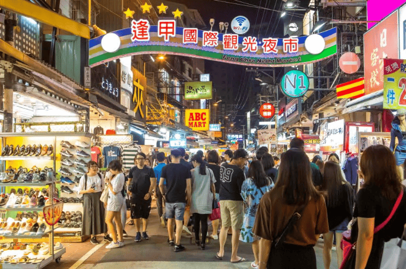 推荐台中市区一日游，必打卡人气都市景点，以及Instagram上超火的夜景啤酒吧——禾乐精酿所，让你的台中之旅更加精彩！