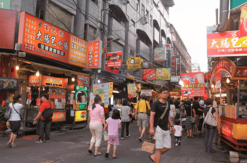 推荐台中市区一日游，必打卡人气都市景点，以及Instagram上超火的夜景啤酒吧——禾乐精酿所，让你的台中之旅更加精彩！