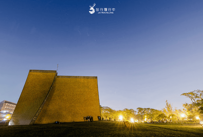 【台中游玩攻略】为你精选20个台中夜景景点，一站式懒人必备！这些景点是情侣约会的首选之地，让你惬意地欣赏台中璀璨夜景，留下难忘的回忆！