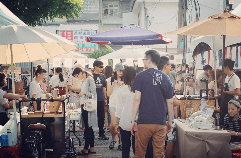 推荐台中市区一日游，必打卡人气都市景点，以及Instagram上超火的夜景啤酒吧——禾乐精酿所，让你的台中之旅更加精彩！