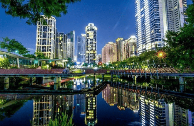 【台中夜生活】为你整理台中8个夜间必游景点，告别单调的景观餐厅，带你探索晚上的好去处！